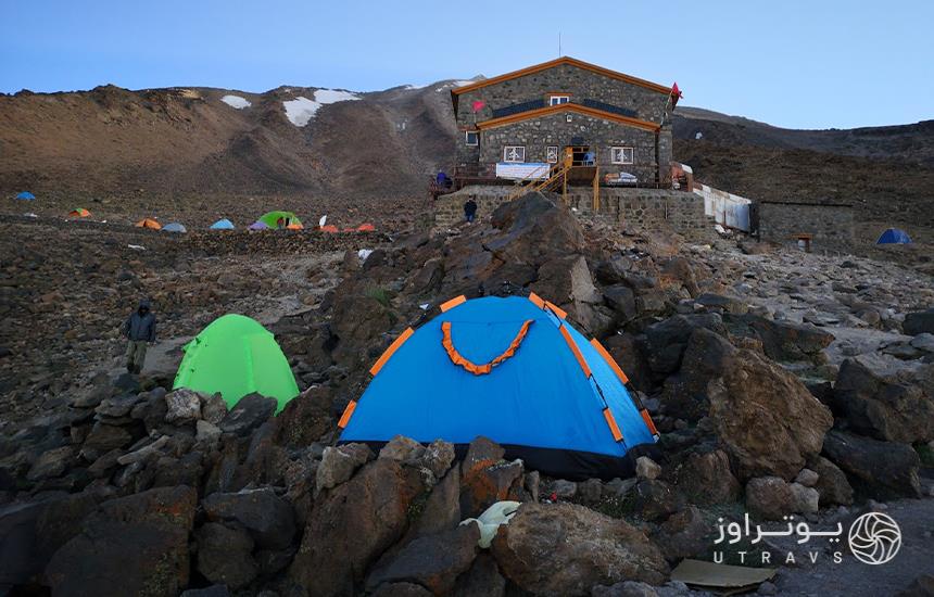 پناهگاه‌های قله دماوند